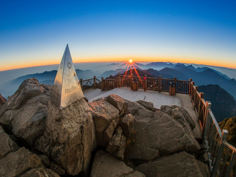 Fansipan Mountain (Sapa) - 10 Most Amazing Landscapes in Vietnam